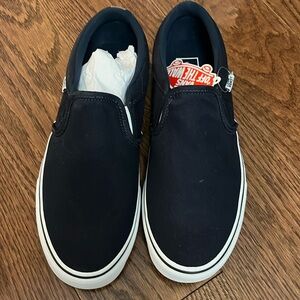 Brand new men’s Navy Vans never worn